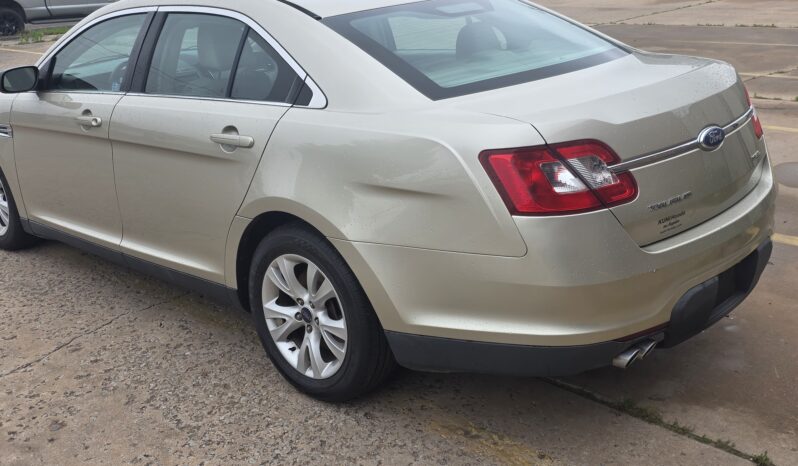 
								2011 Ford Taurus full									